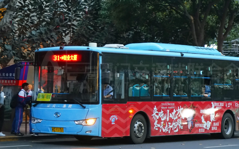 厦门工商局（附近的公交车站）