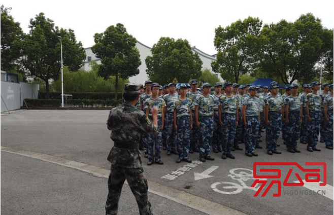 在上海如何选择代账公司？（外卖小哥在上海交大带新生军训）